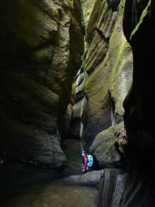 Rio Grognardo (Torrente di Cetta) - 
        nella grotta
    