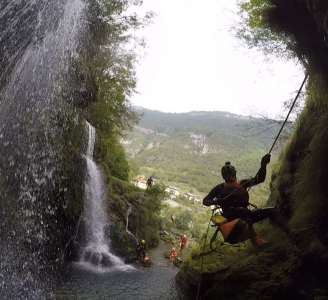 Valle della Civetta - 
        Discesa della cascata della Civetta
    