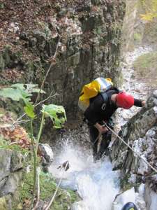 Cascate del Rio Sacro - 
        partenza calata più alta
    