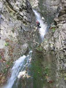 Cascate del Rio Sacro - 
        calata più alta vista da sotto
    