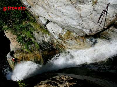 Fiumara Amendolea - Cascate di Linnha e Castanò - 
        
    