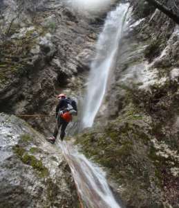 Valle Lunga o Valle dell'inferno - 
        calata 30m (da sotto)
    