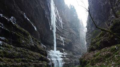 Torrente Ghelpach - 
        grande candela di ghiaccio
    